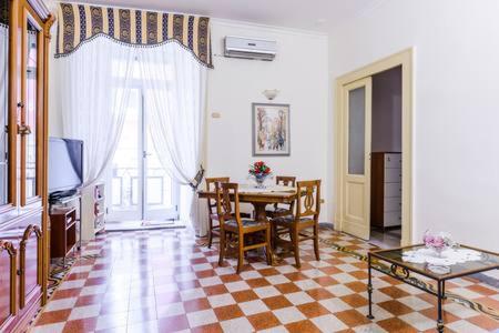 Casa Lillina a Toledo , near Piazza del plebiscito — отель в Неаполе, Италия