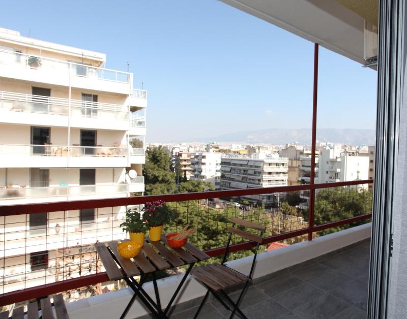 Edem Beach Apartment with Mountain View by Athenian Homes — отель с удобствами в Афины