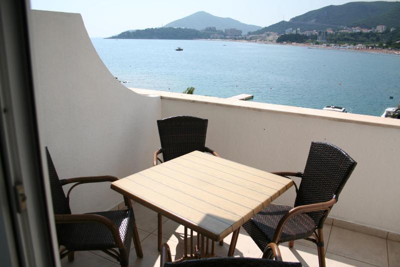 Beachfront apartment in Becici,Rafilovici,Budva — отзывы гостей и цены