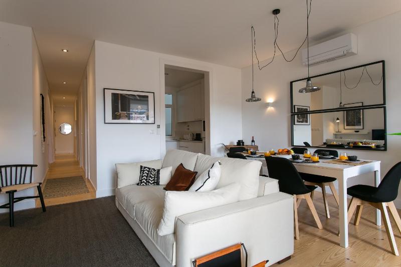 ALTIDO Elegant City Deluxe Apartment & ALTIDO Luxurious 3-bedroom Apt with Terrace in Intendente — забронировать отель в Лиссабоне