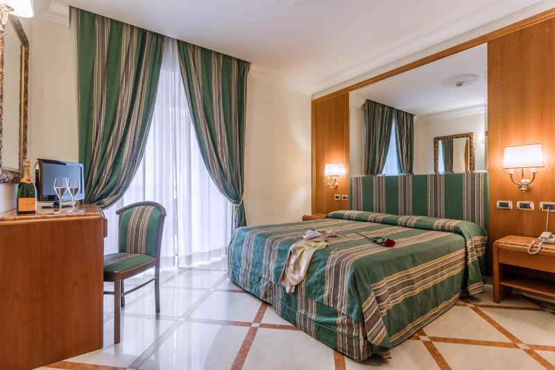 Raeli Hotel Regio — забронировать отель в Риме