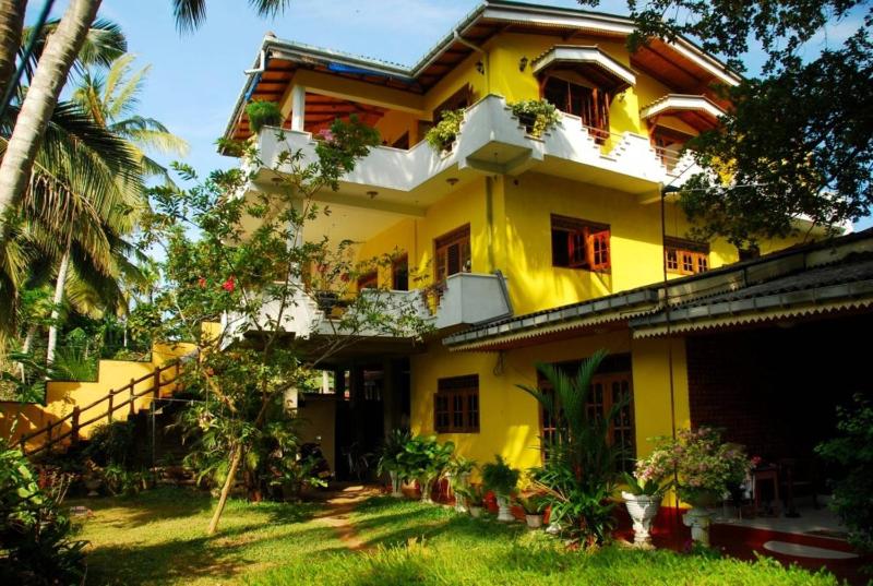 Цены на YellowAppartments в Хиккадува