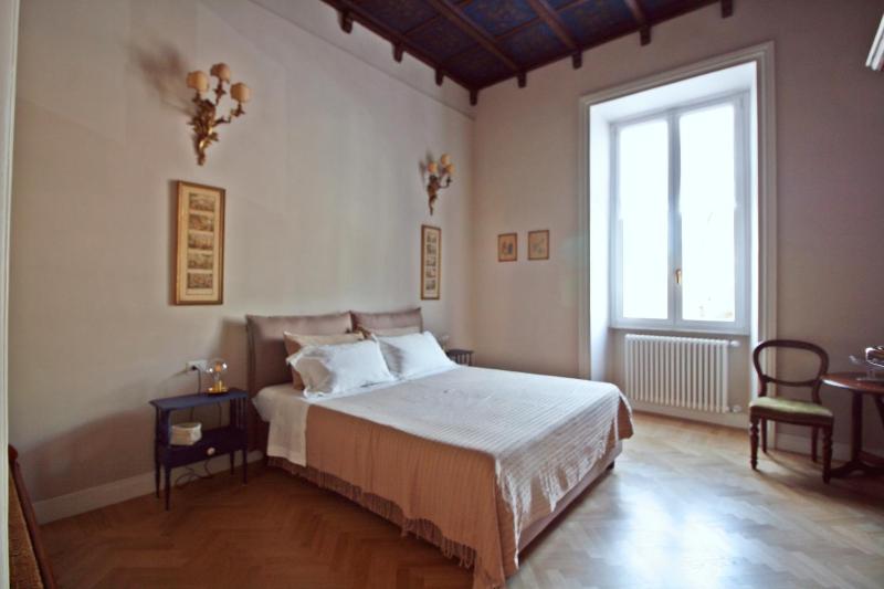 Astonishing apartment in the heart of Trastevere — отель с удобным расположением в Риме