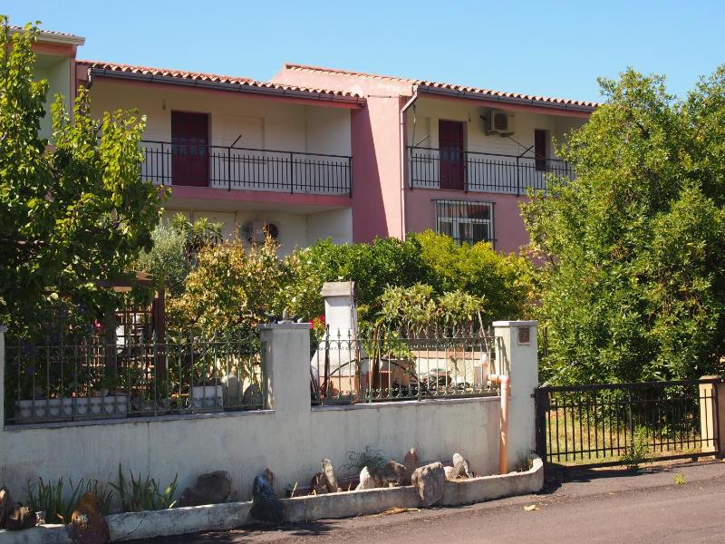 Budoni Apartments - Alloggi Vicino alla Spiaggia