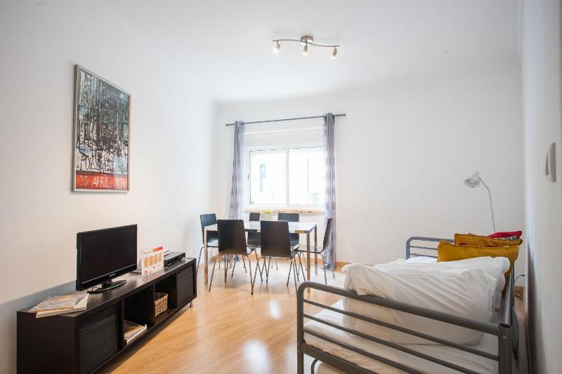 FLH Cosy Apartment in Lapa — отель с удобным расположением в Лиссабоне