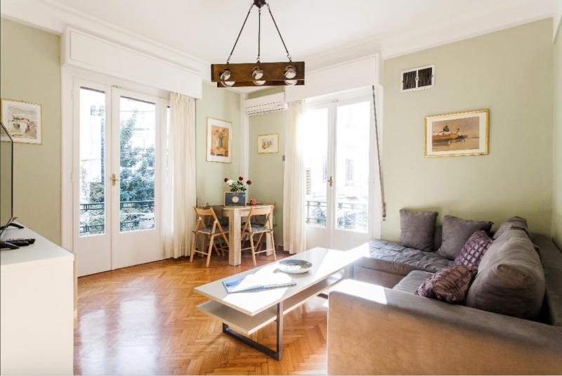 Beautiful Apartment at Plaka — отель с удобным расположением в Афины
