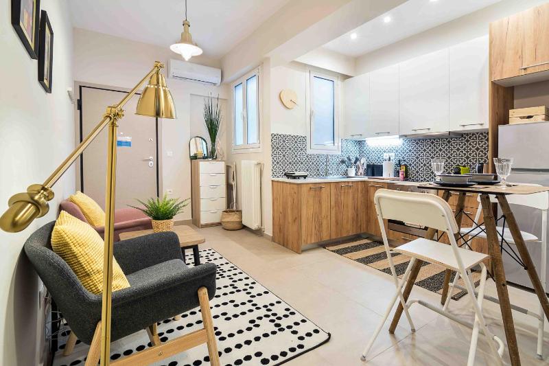 Цены на Athens' Top Location Romantic & Well Decor Shining Star в Афины
