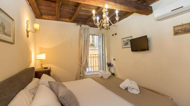 Rental in Rome Falegnami — забронировать отель в Риме