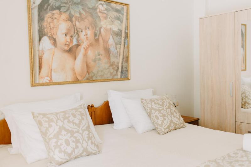 Цены на BEST HOUSE, Attiki Metro, Athens в Афины