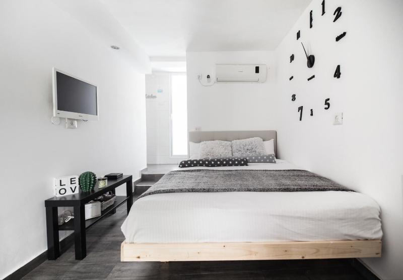 Stunning Studio By The Beach With Free Parking — комфортный отель в Тель-Авиве