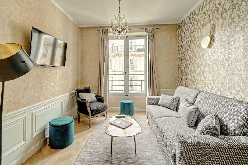 Apartments Du Louvre St Honore — отель с удобным расположением в Париже