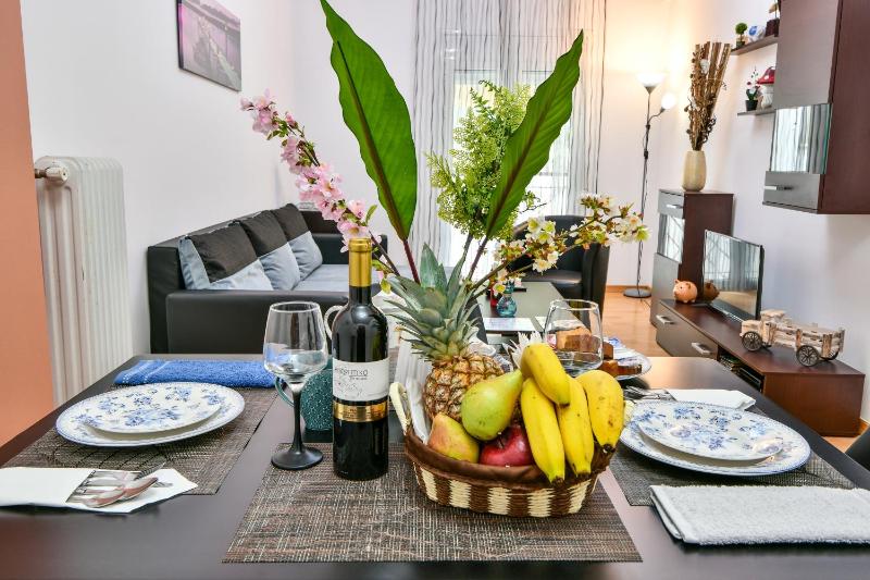 Manolitos Apartments 5 — отель с удобствами в Афины