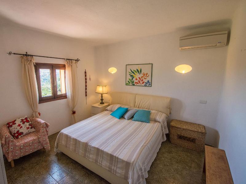 Villa Immersa a Palau - Lussuosa Casa con Vista Mare