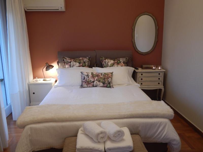 Athens-Plaka, Peter's beautiful apartment in Temple of Zeus — отель с удобным расположением в Афины