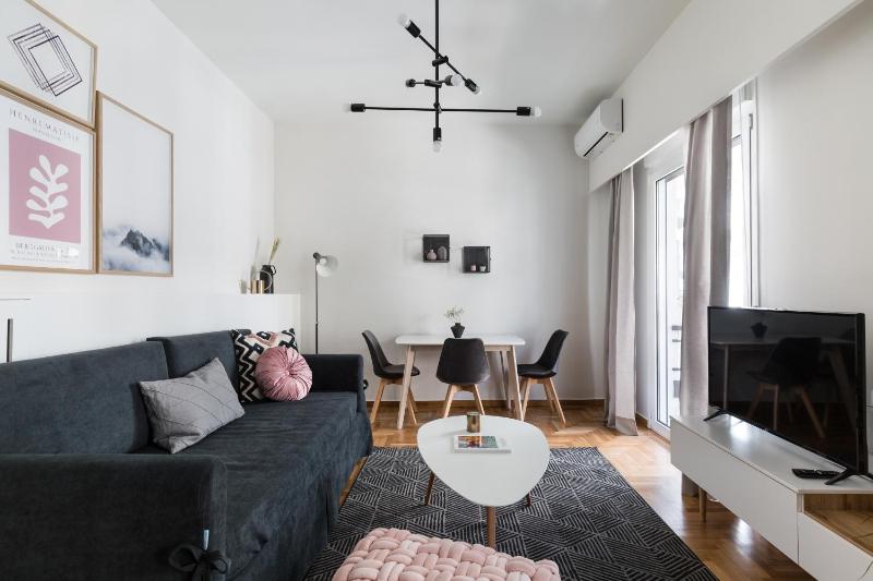 Desirable 1BD Apartment in Kolonaki by UPSTREET — комфортный отель в Афины