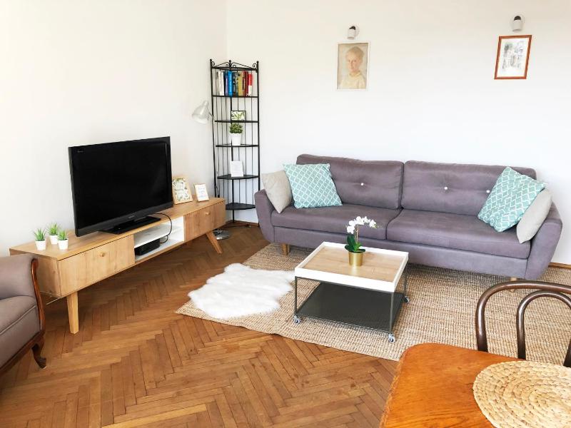 Niepodleglosci 245- 2BR by Homeprime — отель с удобствами в Варшаве