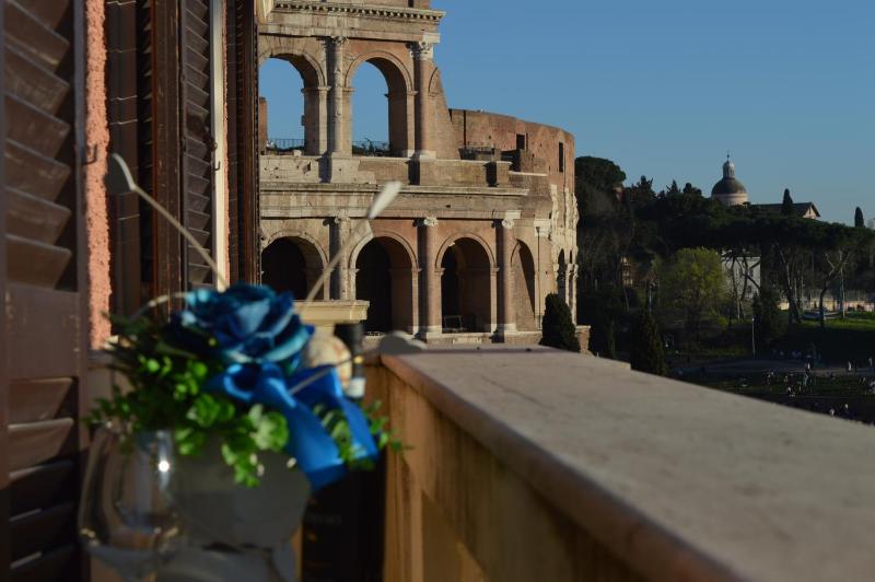 Balcony Colosseum View — отель с удобствами в Риме