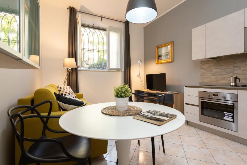 The Best Rent - Cozy studio apartment in Milan Downtown — комфортный отель в Милане