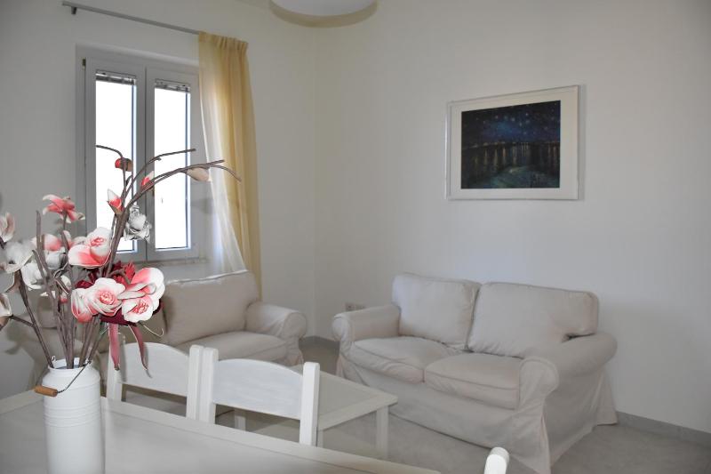 Casa Pepi a Olbia - Accogliente Appartamento con Balcone