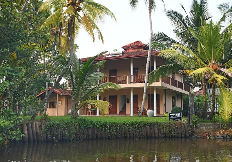 Hettimulla River House — отель с удобным расположением в Бентота