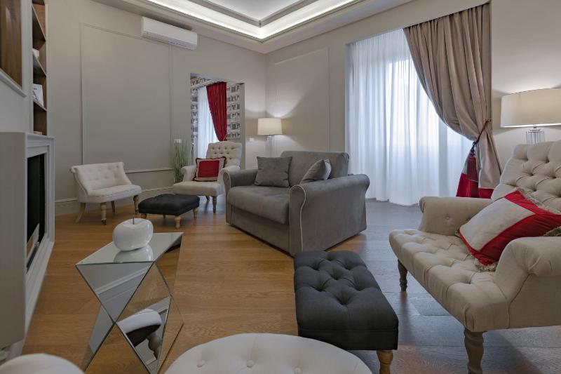 Apartments Florence - Teatro Luxury — отель в Флоренции, Италия