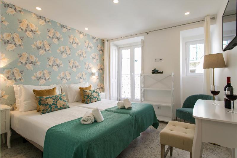 Suites Amalia Guesthouse near Rossio Square — комфортный отель в Лиссабоне