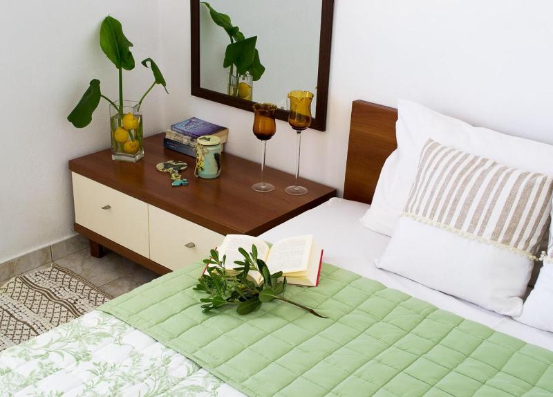 Цены на INSPIRATION Guestroom with Amazing Roof Garden в Афины