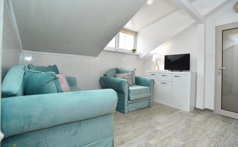 OLD TOWN Beach apartment — комфортный отель в Будва