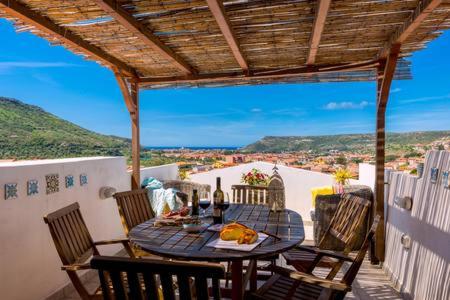 Single Tower House a Bosa - Casa Vacanze Vista Mare