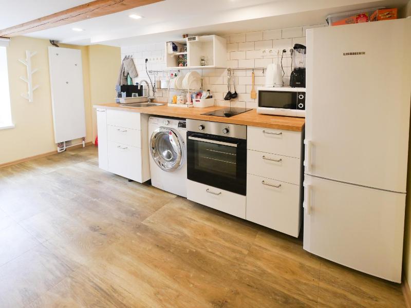 Low Ceiling Apartment — отель с удобным расположением в риге