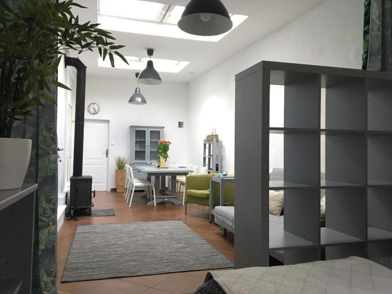BIG CALM APART HOTEL 15min WARSAW 6pers WiFi Fireplace Garden Grill — отель в Варшаве, Польша