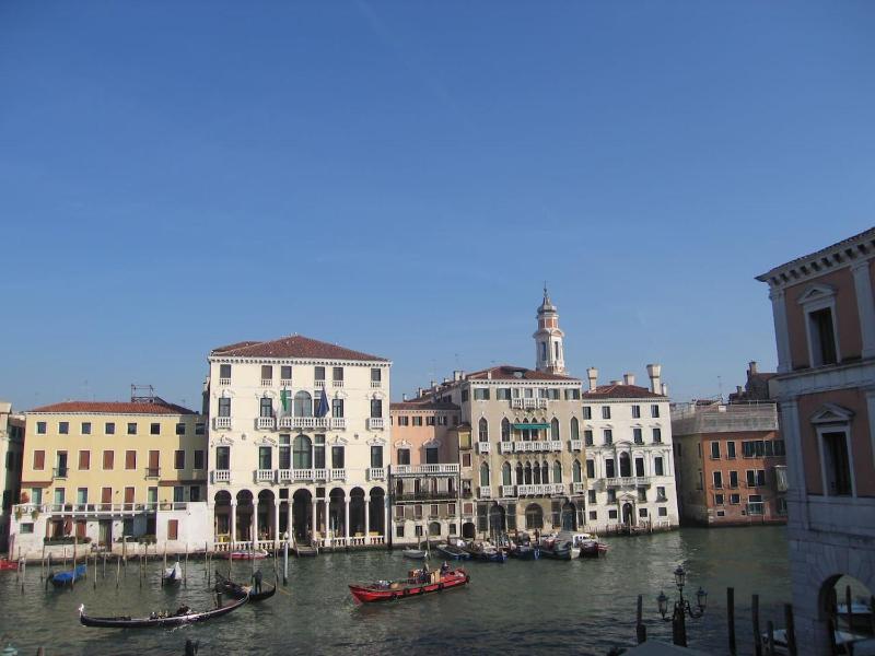 Цены на LOFT OVERLOOKING THE GRAND CANAL в Венеции