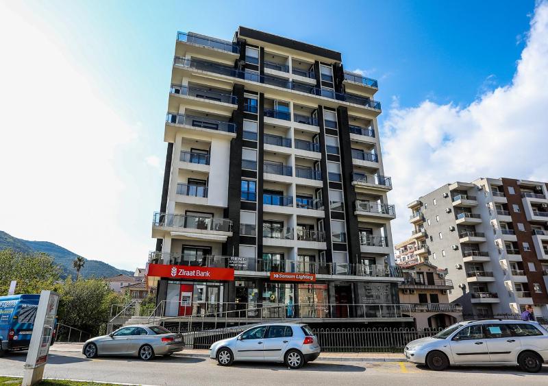 Budva Bay Breeze Apartments — отель с удобным расположением в Будва