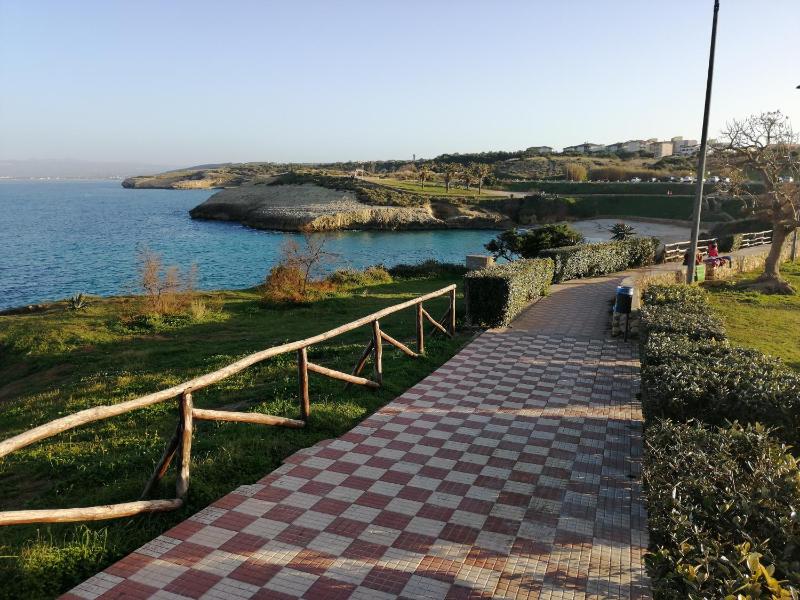 Maria Antonietta a Porto Torres - Accogliente Casa con Giardino