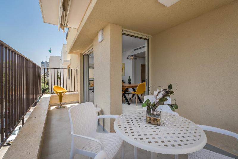 Superbe Apt avec terrasse Gordon Beach — отель в Тель-Авиве, Израиль