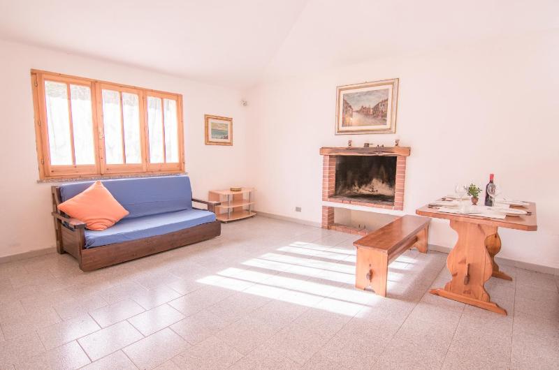 Villa Bucaneve a Solanas - Oasi di Lusso tra Mare e Monti