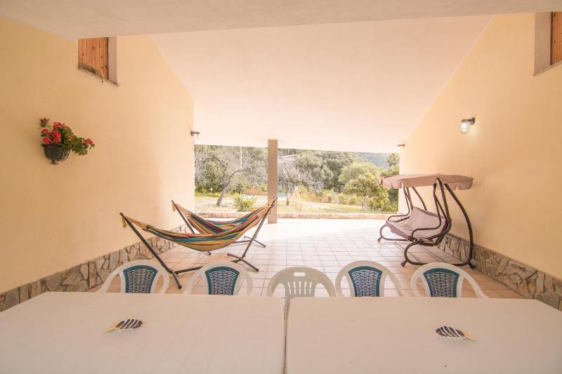 Villa Bucaneve a Solanas - Oasi di Lusso tra Mare e Monti
