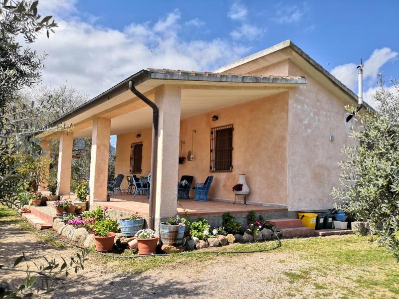 Villa Walter a Oliena - Elegante Oasi di Relax