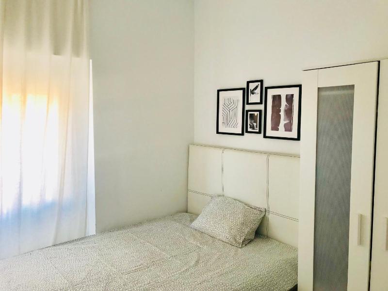 White apartment — отель с удобным расположением в Аликанте