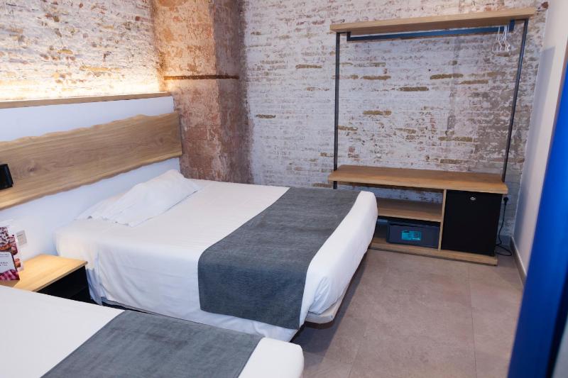 Hostal Paris — комфортный отель в Барселоне