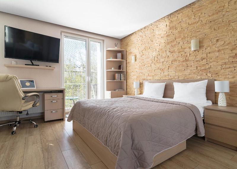 Royal Garden Apartment — отель с удобствами в Варшаве