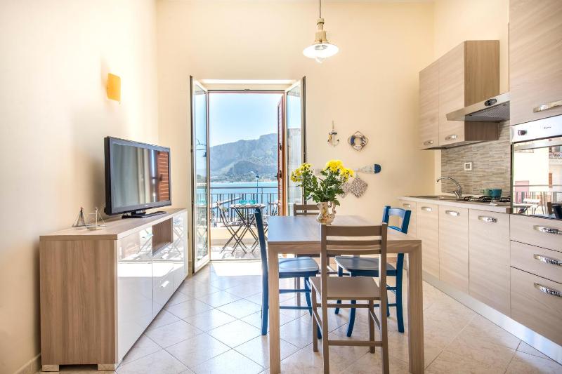 Casetta Vista Mare in Piazza a Mondello — отель в Палермо, Италия