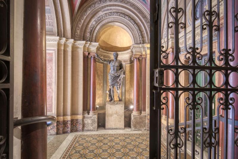 Florea Palace — отель с удобным расположением в Риме