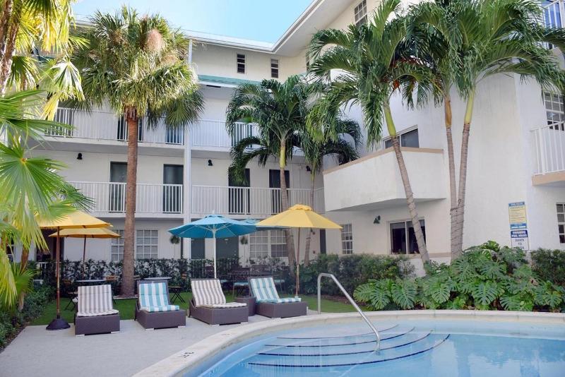 Suites at Coral Resorts — отель в Майами, Соединенные Штаты Америки