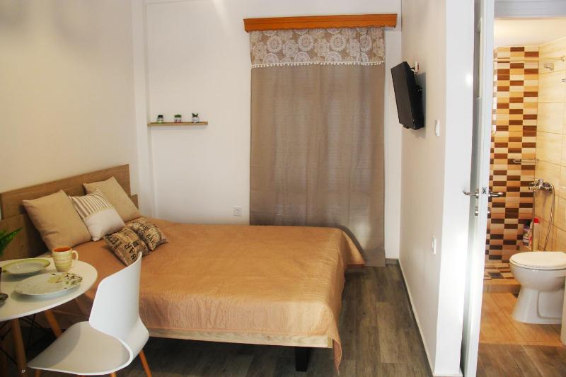 Fully renovated small & cosy studio — отель с удобным расположением в Афины