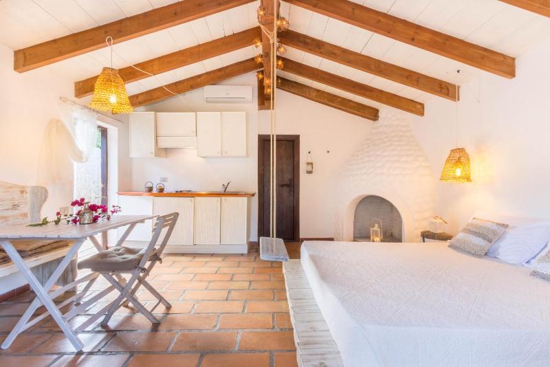 Deppy Cottage a Porto Columbu - Romantico rifugio mare
