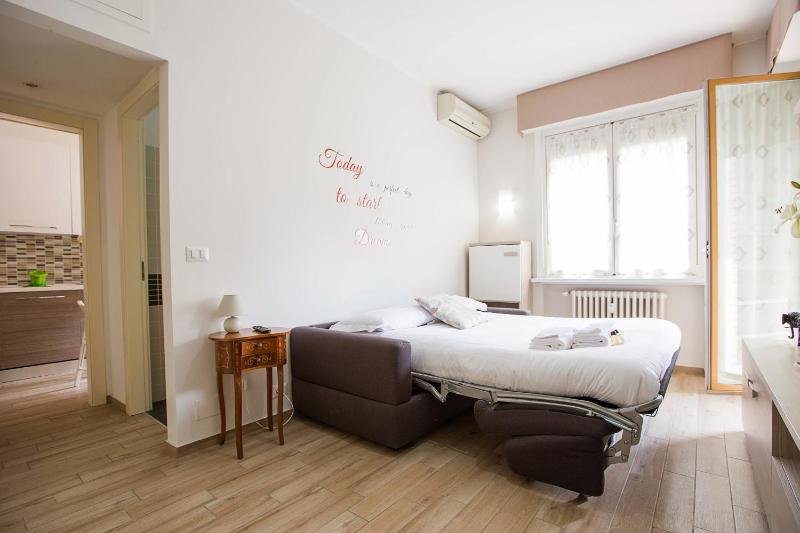 Lorenteggio Studio Apt — отель в Милане, Италия
