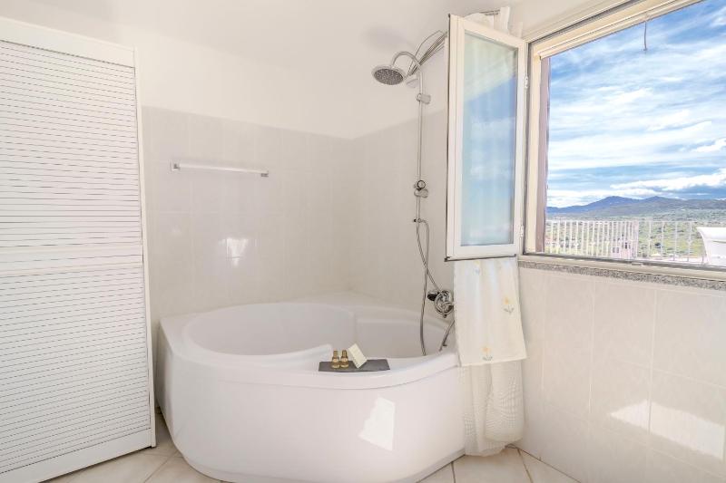 Country Inn a Golfo Aranci - Affascinanti appartamenti vista mare