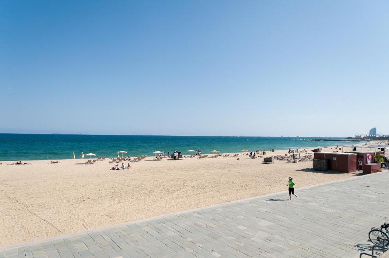 Basic Platja — отель с удобным расположением в Барселоне