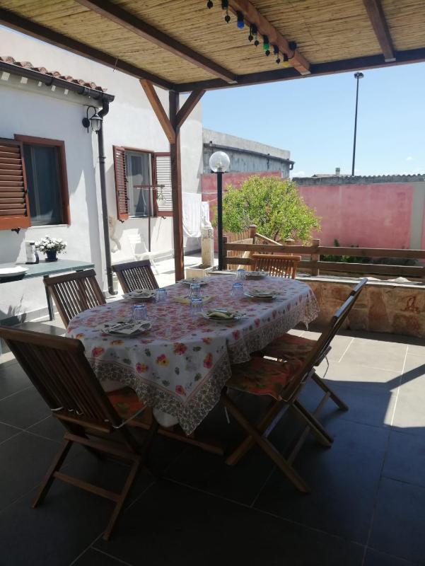 Casa Tresnuraghes - Ampia Casa Vacanze con Giardino